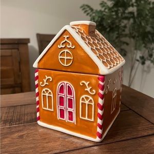 Target Bullseye 2023 Ceramic Gingerbread House Cookie Jar Canister